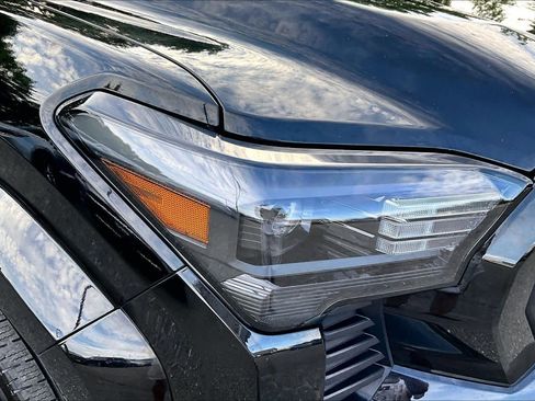Certified 2024 Toyota Tacoma SR5 AWD/4WD image 25