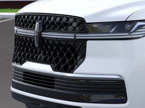 New 2025 Lincoln Navigator Reserve w/ Jet Appearance Package AWD/4WD image 17