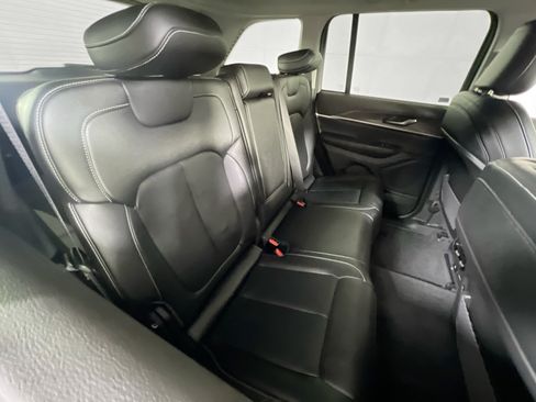 Used 2023 Jeep Grand Cherokee Limited AWD/4WD image 26