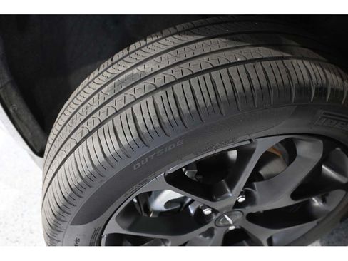 Used 2023 Chrysler Pacifica Touring-L w/ S Appearance Package FWD image 11