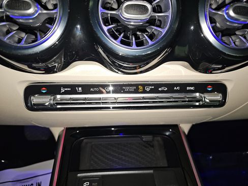 Used 2021 Mercedes-Benz GLB 250 4MATIC image 22