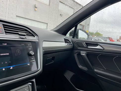Used 2024 Volkswagen Tiguan SE R-Line AWD/4WD image 19