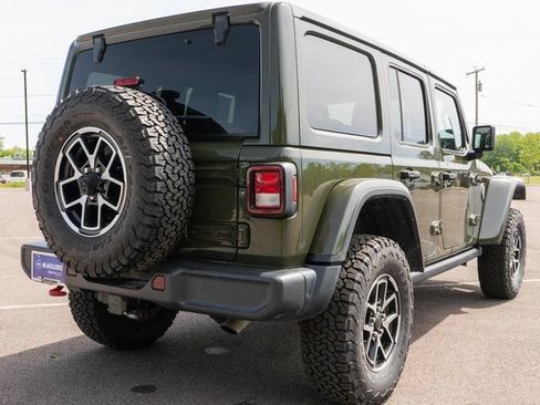 Used 2023 Jeep Wrangler Unlimited Rubicon w/ Cold Weather Group AWD/4WD image 6