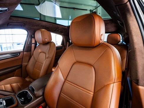 Used 2023 Porsche Cayenne GTS image 38