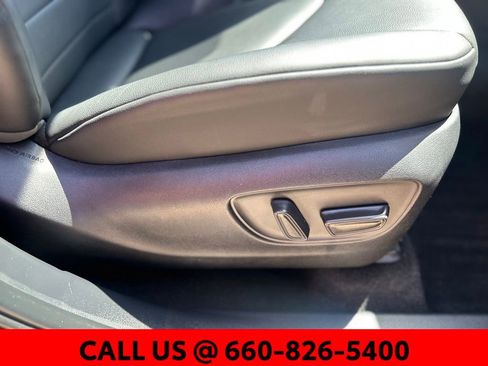 Used 2024 Toyota Highlander XLE image 6