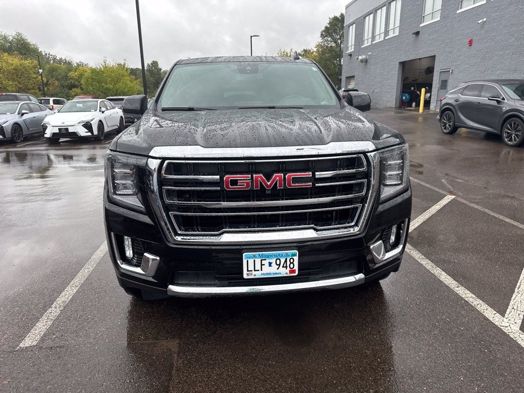 Used 2023 GMC Yukon SLT w/ SLT Luxury Package AWD/4WD image 2