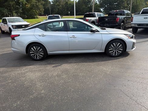 Used 2026 Nissan Altima 2.5 SV FWD image 2