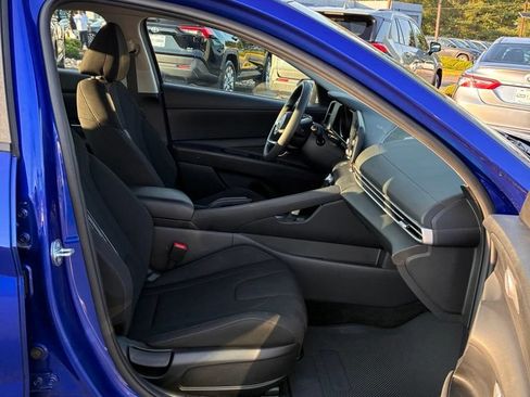 Used 2023 Hyundai Elantra SEL FWD image 17