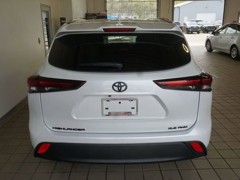 Used 2024 Toyota Highlander XLE image 17