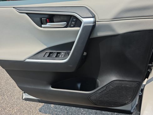 Used 2025 Toyota RAV4 Limited w/ Advanced Technology Package FWD image 27
