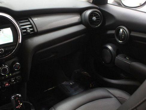 Used 2021 MINI Cooper 4-Door Hardtop w/ Storage Package image 26