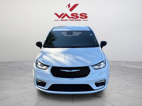 New 2026 Chrysler Pacifica Select image 2