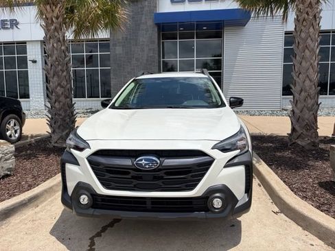 Used 2025 Subaru Outback Premium AWD/4WD image 2