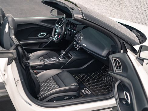 Used 2018 Audi R8 V10 plus AWD/4WD image 2