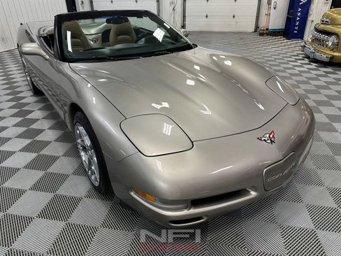 Used 2000 Chevrolet Corvette Convertible 2D w/ Memory Pkg image 9