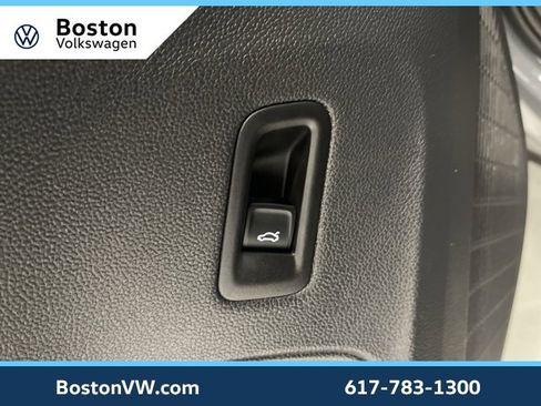 Used 2025 Volkswagen Atlas SEL Premium R-Line image 33