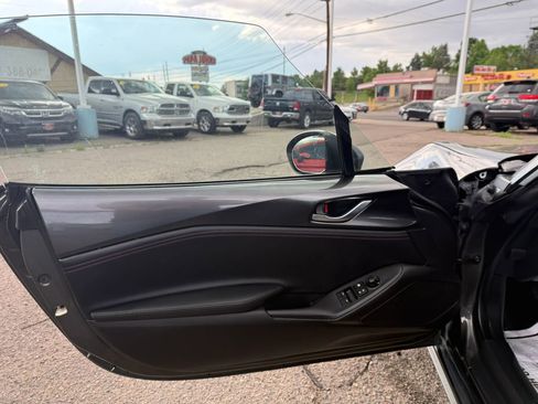 Used 2017 MAZDA MX-5 Miata RF Grand Touring RWD image 12