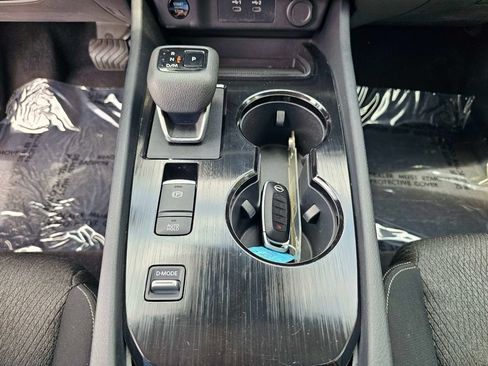 Used 2024 Nissan Rogue SV FWD image 25