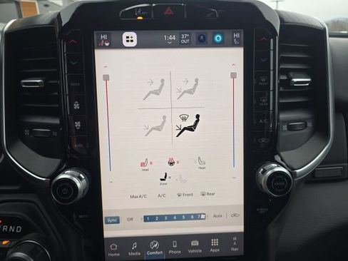 New 2026 RAM 1500 4x4 Crew Cab image 20