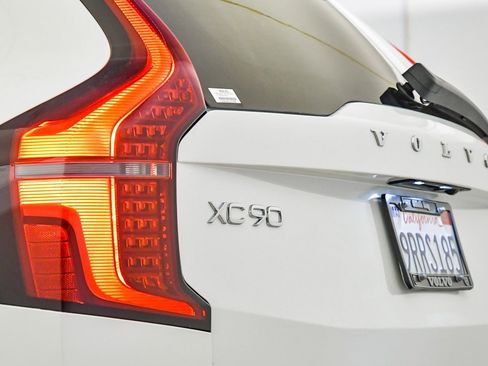 Certified 2025 Volvo XC90 T8 Plus w/ Protection Package Premier image 12