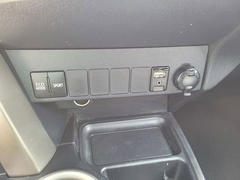 Used 2015 Toyota RAV4 LE FWD image 24