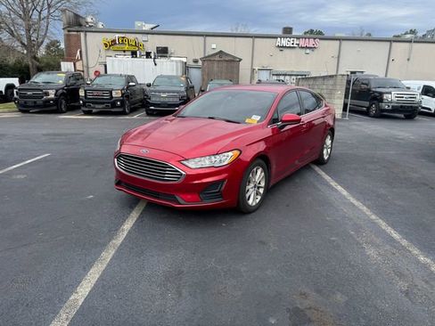 Used 2020 Ford Fusion SE image 4