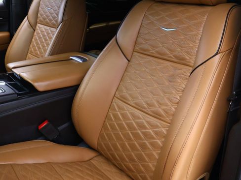 Used 2021 Cadillac Escalade ESV Premium Luxury RWD image 20