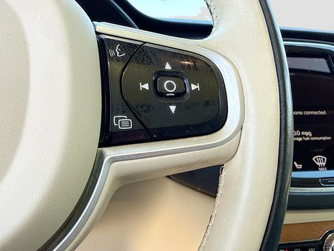 Used 2021 Volvo XC90 T6 Momentum w/ Protection Package Premier image 38