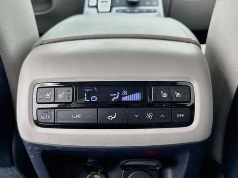 Used 2023 Hyundai Palisade Limited AWD/4WD image 18