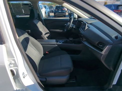 Used 2024 Nissan Rogue SV image 43