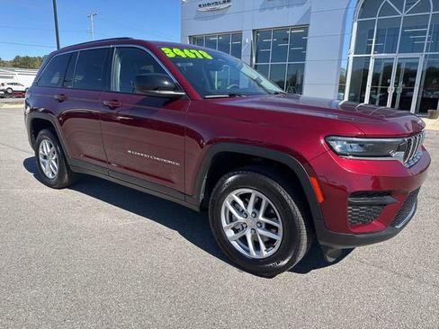 Used 2023 Jeep Grand Cherokee Laredo w/ Luxury Tech Group I image 2