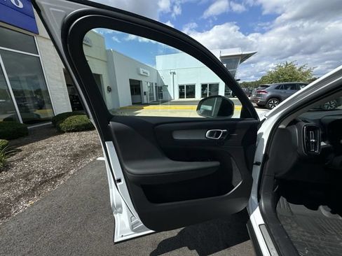Used 2025 Volvo XC40 B5 Plus w/ Protection Package Premier AWD/4WD image 22