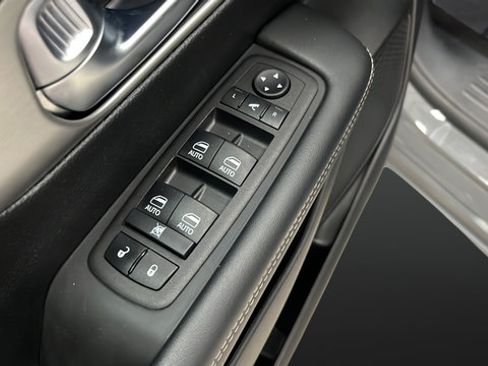 Used 2023 Chrysler Pacifica Limited w/ S Appearance Package FWD image 22