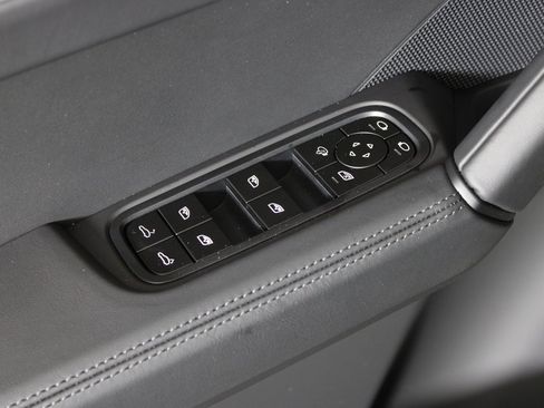 New 2026 Porsche Cayenne S image 16