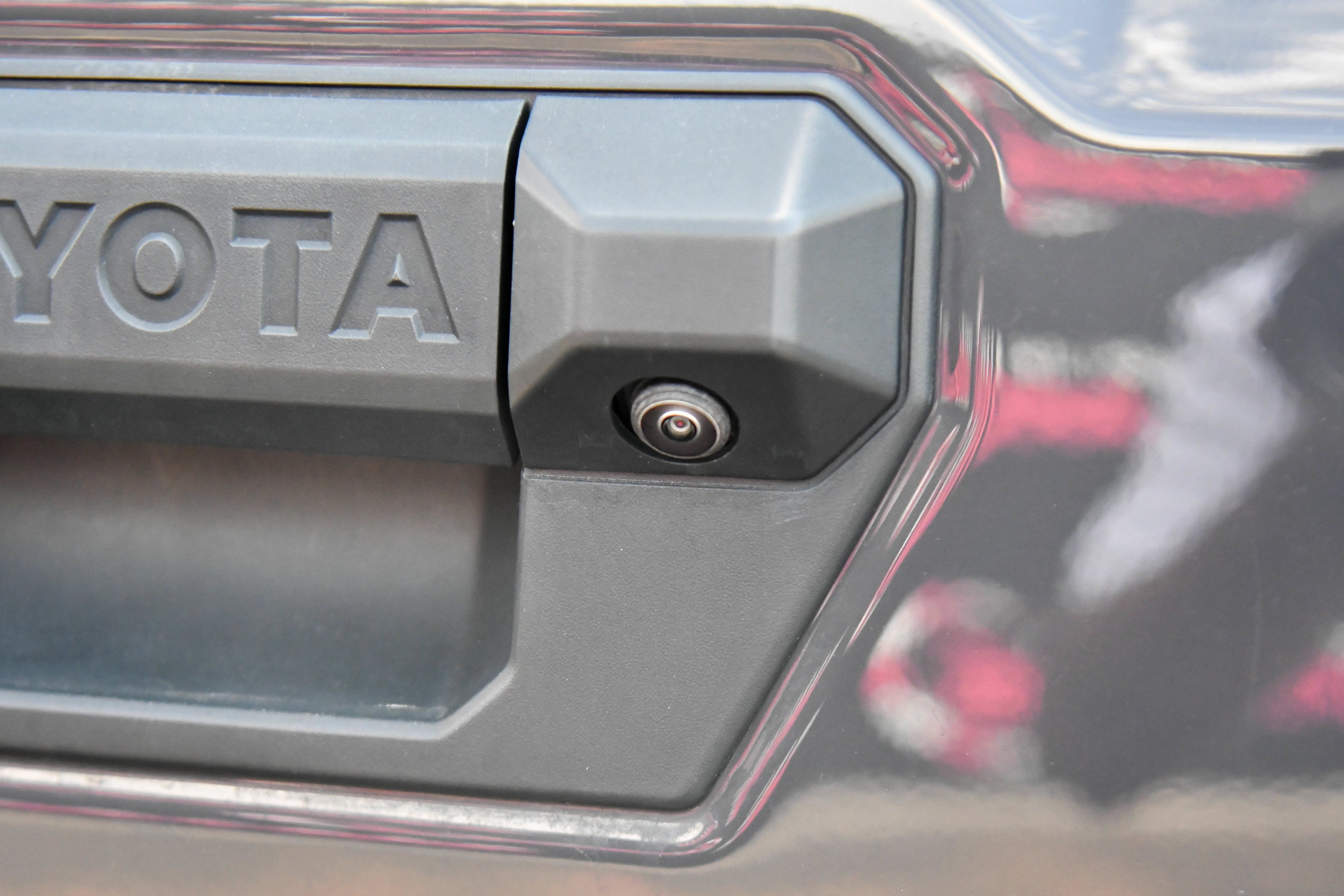 Used 2025 Toyota Tacoma SR5 AWD/4WD image 40