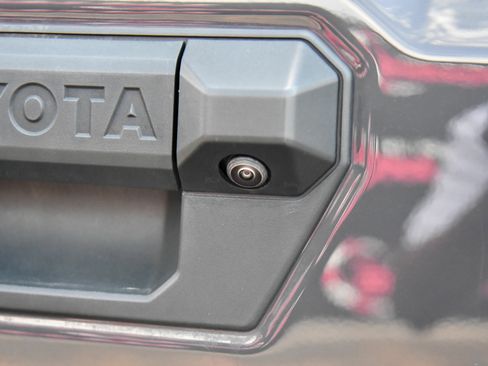 Used 2025 Toyota Tacoma SR5 AWD/4WD image 40