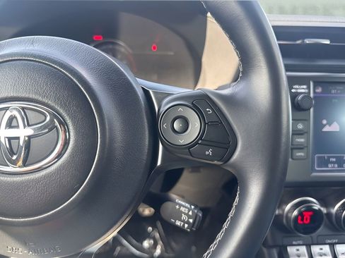 Used 2022 Toyota GR86 Premium image 13