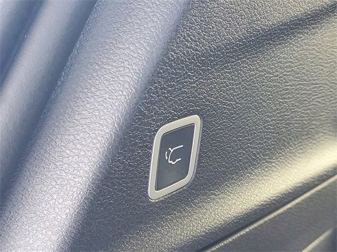 New 2026 Chrysler Pacifica Limited w/ Uconnect Theater Family Group image 9