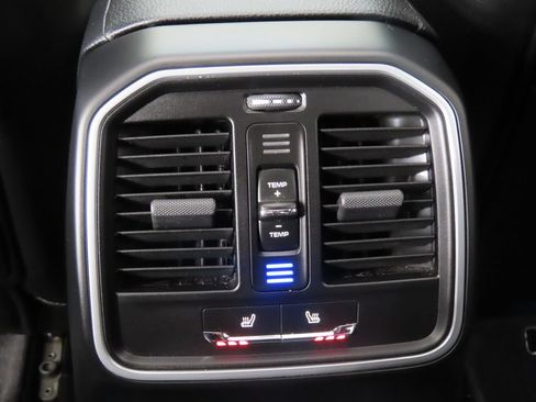 Certified 2026 Porsche Macan AWD/4WD image 33