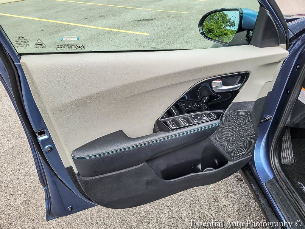 Used 2021 Kia Niro EX Premium FWD image 25