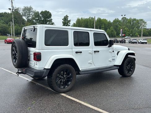 Used 2022 Jeep Wrangler Unlimited Sahara w/ Cold Weather Group AWD/4WD image 3