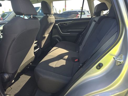 Used 2019 Toyota RAV4 LE image 4