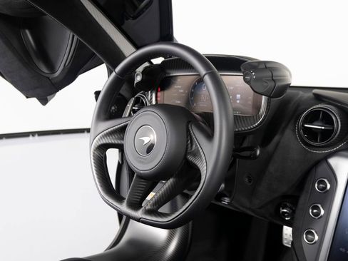Used 2025 McLaren 750S RWD image 28