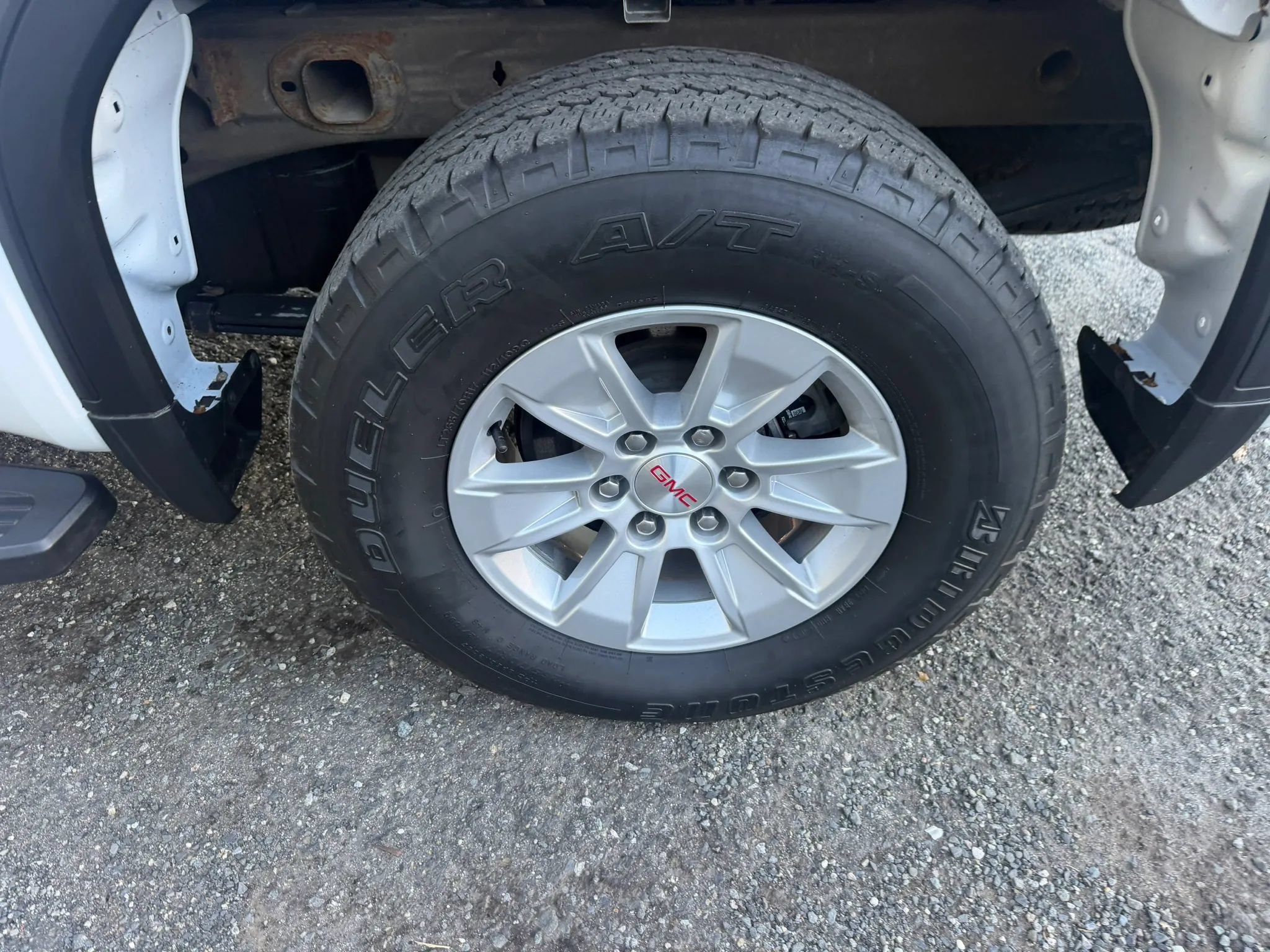 Used 2023 GMC Sierra 1500 SLE w/ Enhanced Capability Package AWD/4WD image 9
