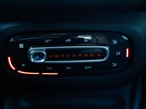 Used 2016 smart fortwo passion image 27