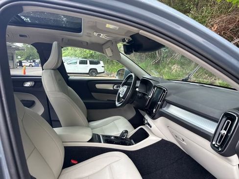 Used 2020 Volvo XC40 T5 Momentum w/ Protection Package Premier AWD/4WD image 9