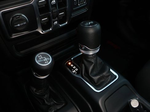 Used 2021 Jeep Wrangler Unlimited Sport S image 17