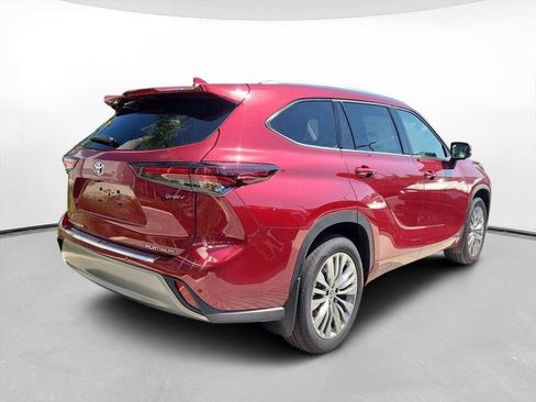 New 2026 Toyota Highlander Platinum AWD/4WD image 4