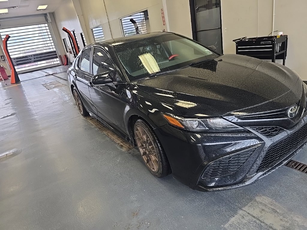 Used 2023 Toyota Camry SE FWD image 1