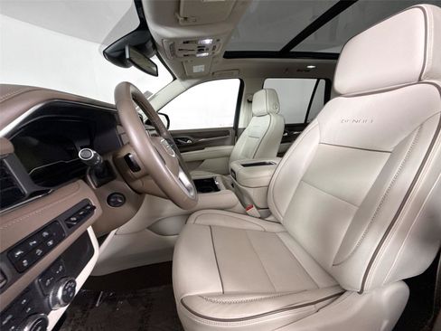 Used 2024 GMC Yukon Denali AWD/4WD image 3